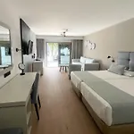 لاس كوستاس 4*