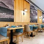 لاس كوستاس 4*