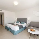 لاس كوستاس 4*