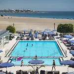 لاس كوستاس 4*