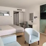 Ξενοδοχείο Costas 4*